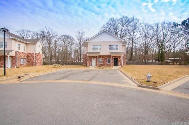 Building Photo - 1221 Sadie Dr