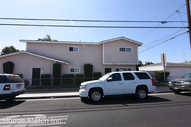 Building Photo - 2 br, 1.5 bath House - Newly Renovated 2 b...