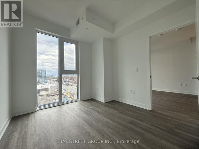 Building Photo - 1037 The Queensway