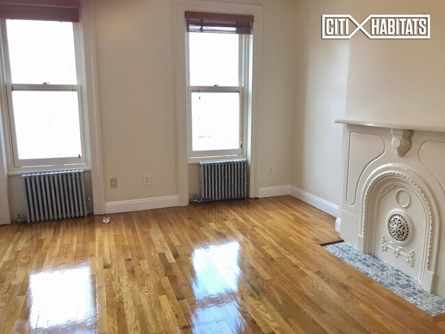 Building Photo - 174 Franklin St