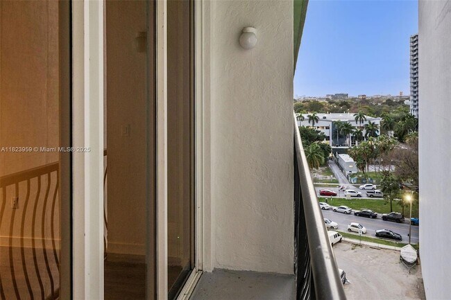 Foto del edificio - 1756 N Bayshore Dr