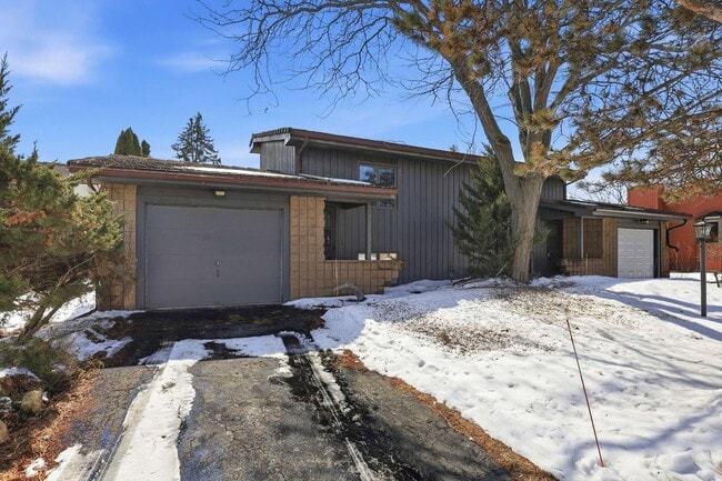 Foto del edificio - 957 Beta Dr