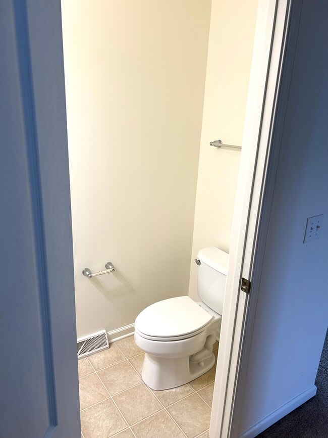 Building Photo - 340 Paradee Dr