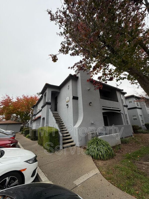 Foto del edificio - 5201 Laguna Oaks Dr