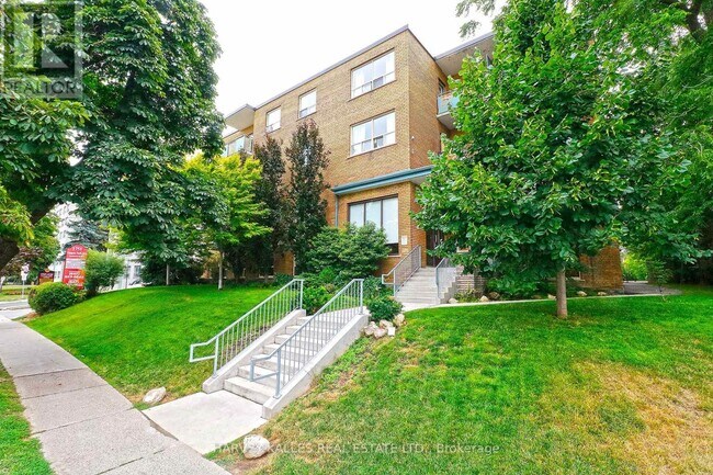 Photo du bâtiment - 1751 Victoria Park Ave