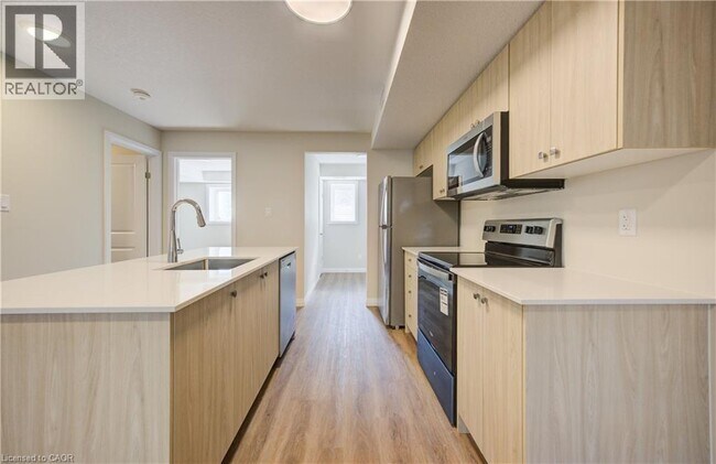 Photo du bâtiment - 410 Northfield Dr W