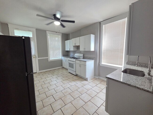 Foto del edificio - 4223-4223 Dewey Ave