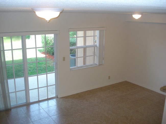Building Photo - 8503 NW 35th Ct