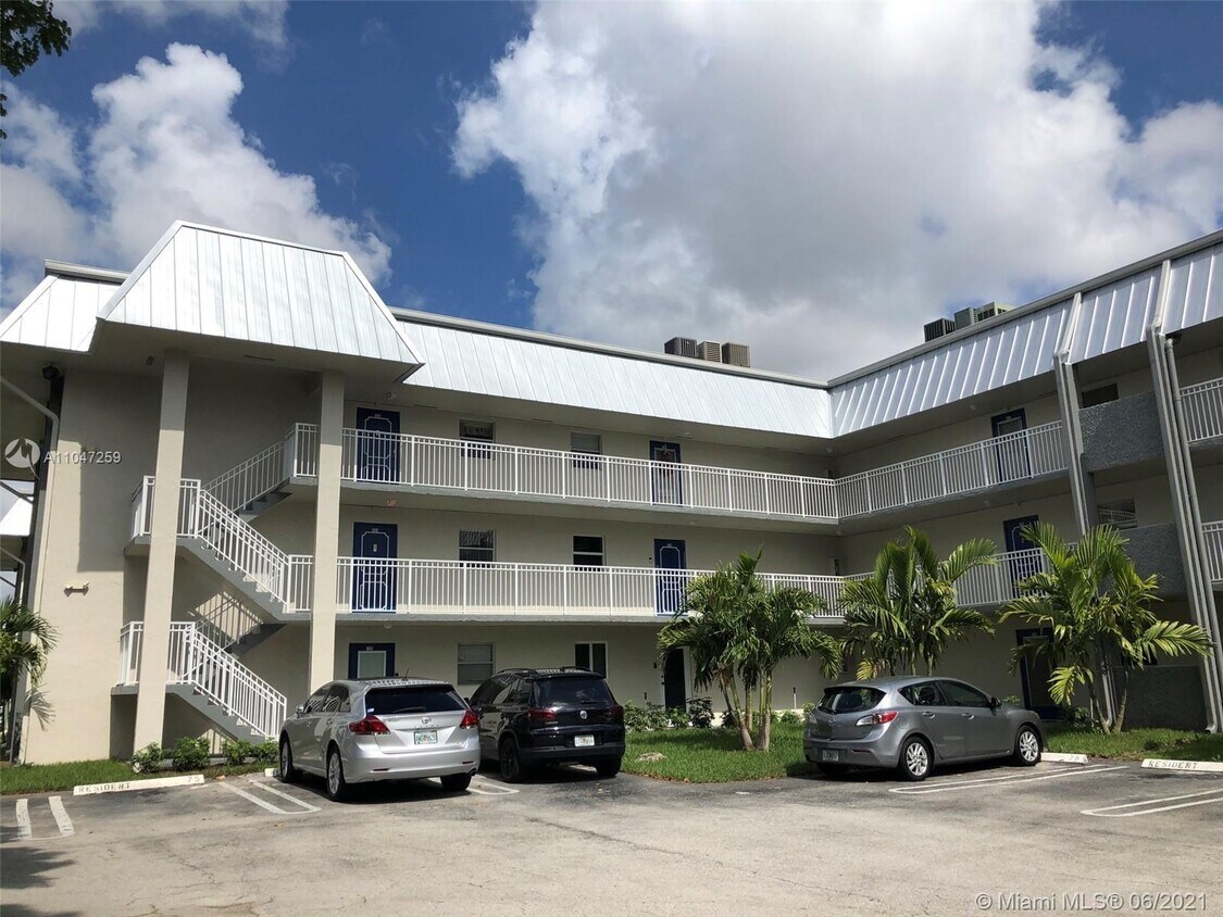 2980 Riverside Dr Unit 2303, Coral Springs, FL 33065 Condo for Rent