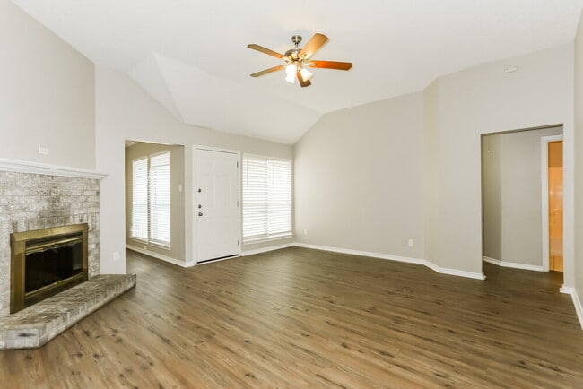 Building Photo - 1211 Old Knoll Dr