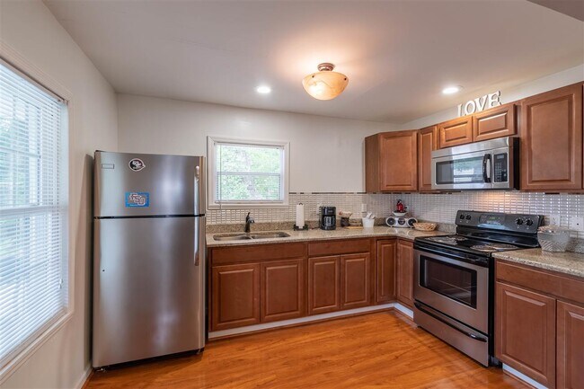 Building Photo - 811 Alabama St