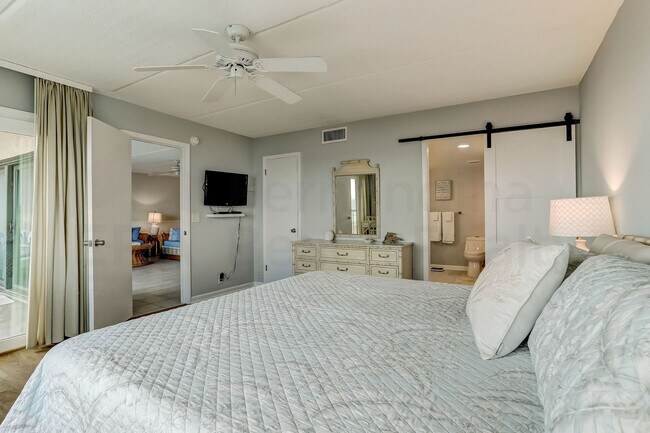 Foto del edificio - 3240 S Fletcher Ave