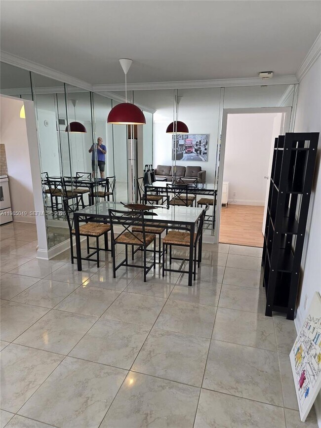 Foto del edificio - 16919 N Bay Rd