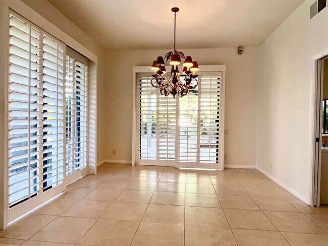 Building Photo - AVAILABLE NOW! STUNNING 3 Bed 3 Bath Pool ...