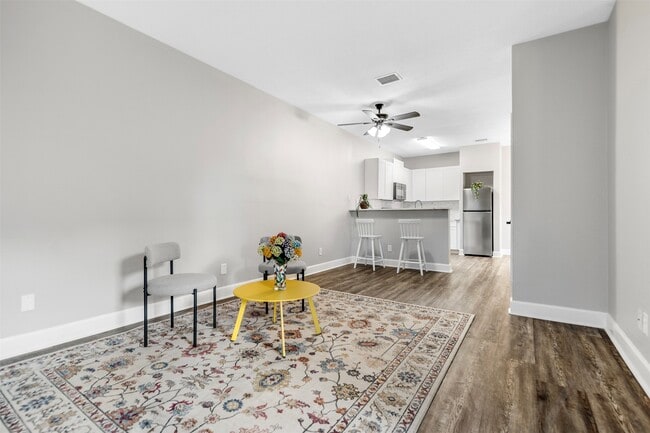 Building Photo - 2626 Holly Hall St