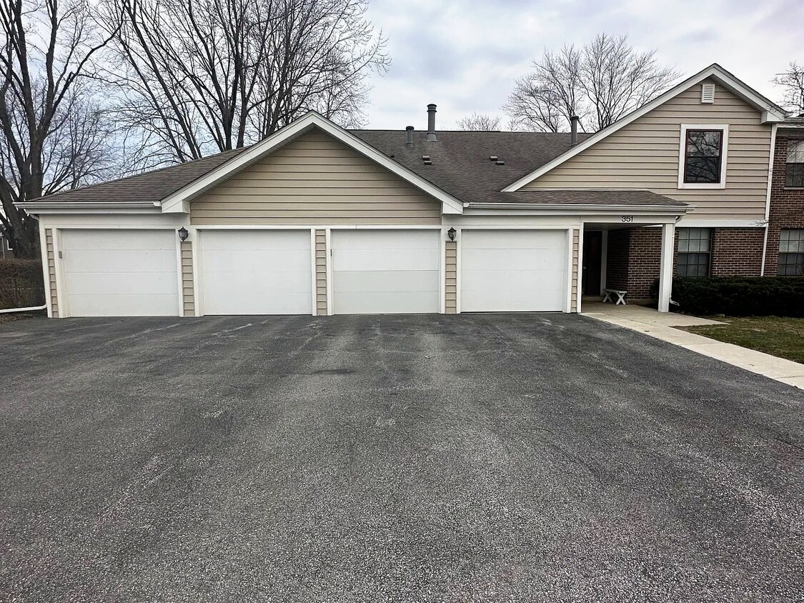 Photo - 351 Newgate Ct (Schaumburg, IL)