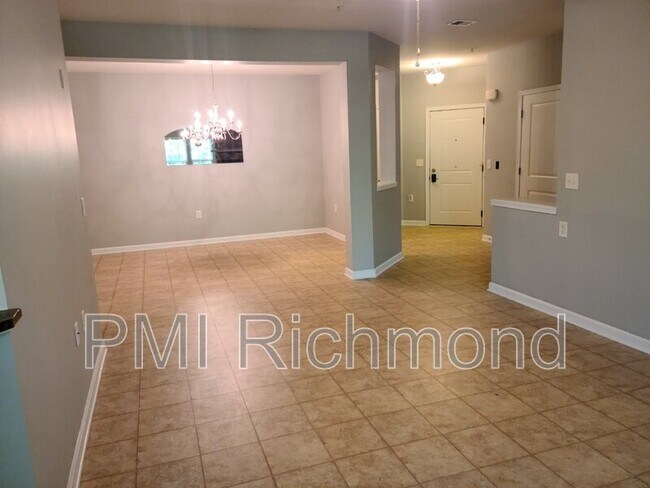 Foto del edificio - 1030 Westwood Village Way