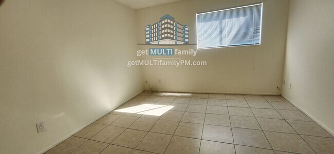 Building Photo - Your Perfect Phoenix Escape – Spacious 2-B...
