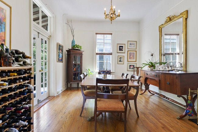 Dining room - 392 Broadway St