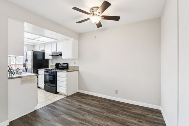 Foto del edificio - 700 E Cedar Ave