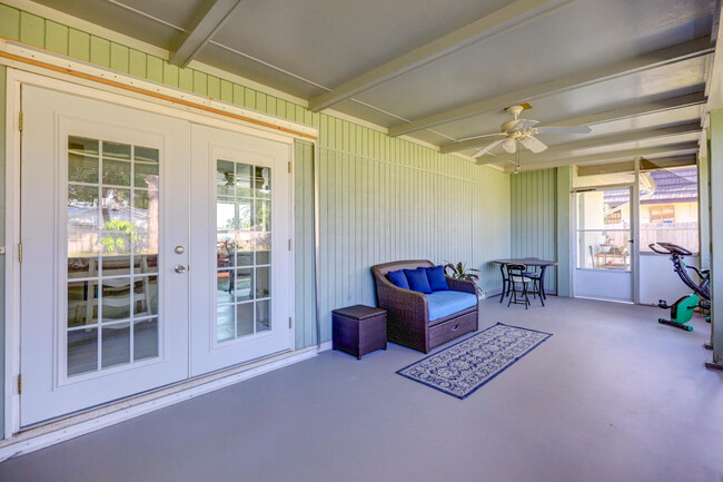 Building Photo - 777 SE Floresta Dr