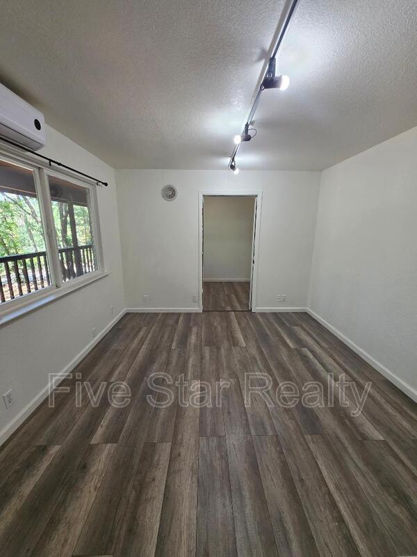 Foto del edificio - 12896 Rices Crossing Rd