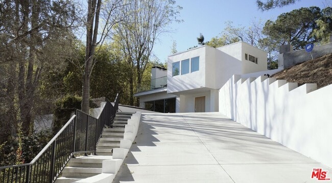 Building Photo - 2690 Zorada Dr