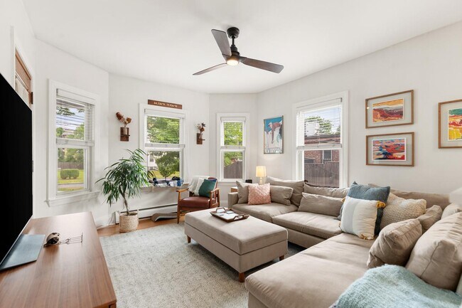 Foto del edificio - 4 Orvis Rd
