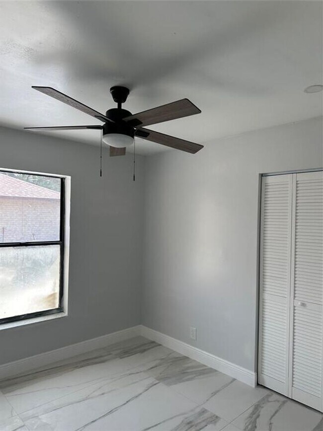 Building Photo - 1047 Goldenrod Rd