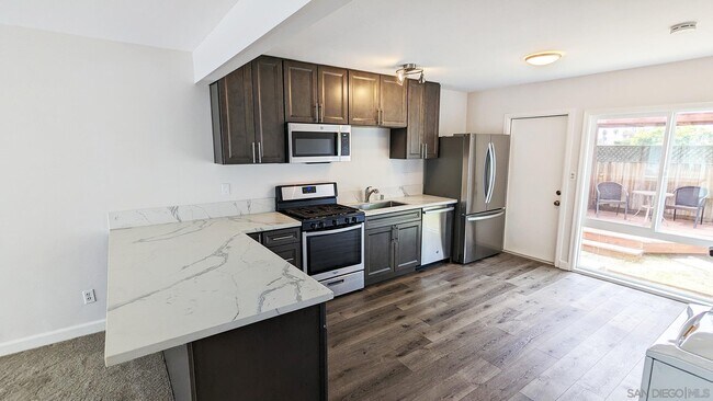 Foto del edificio - 4905 Iroquois Ave