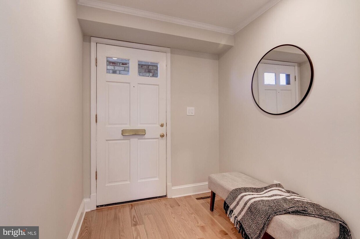 Primary Photo - 1624 Belmont St NW