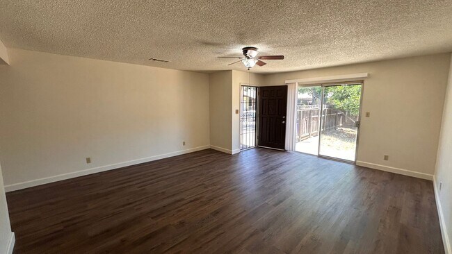 Foto del edificio - 2517 Liberty Ct
