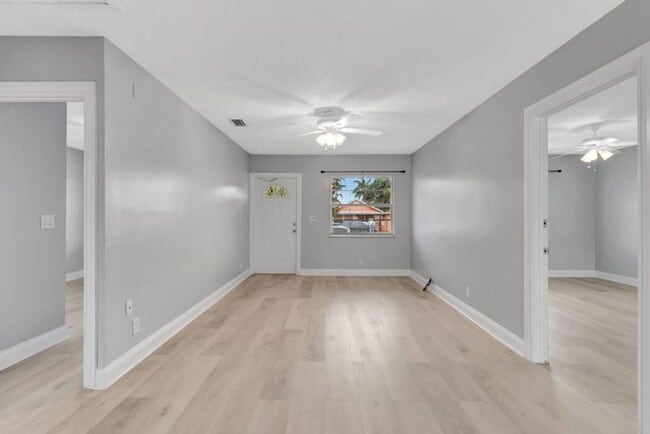 Building Photo - 1016 W Lakewood Rd