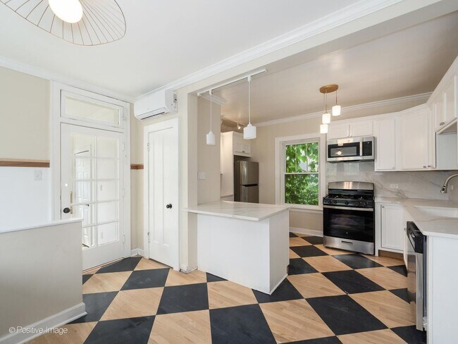 Foto del edificio - 2138 W Cornelia Ave