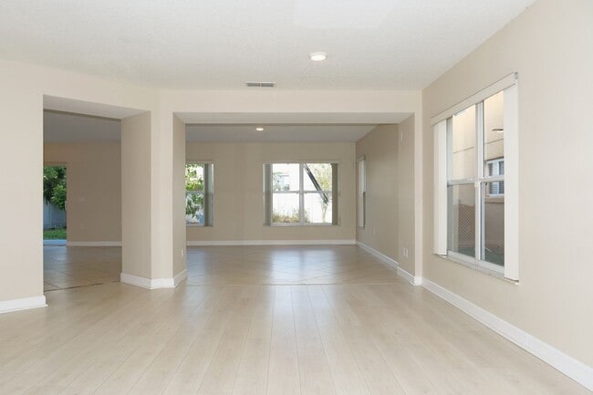 Photo - Beautiful 4 bedroom 2.5 bath at Remington gated community in Kissimmee House