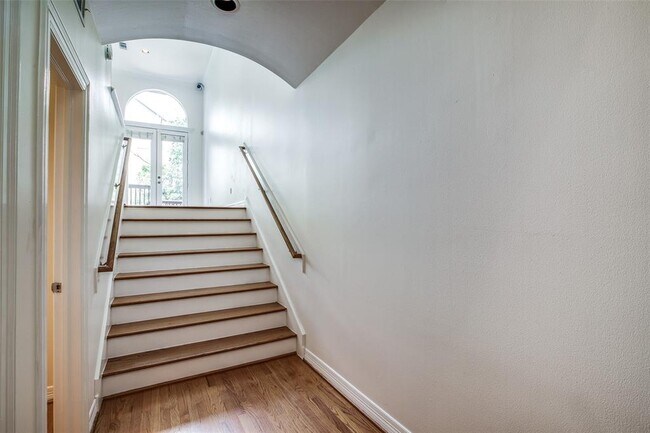 Building Photo - 6638 Minola St