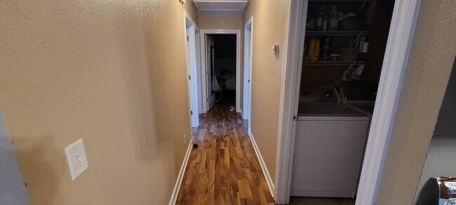 Building Photo - 3 Bedroom Single Floor House