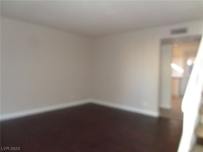 Building Photo - 5813 Bromley Ave