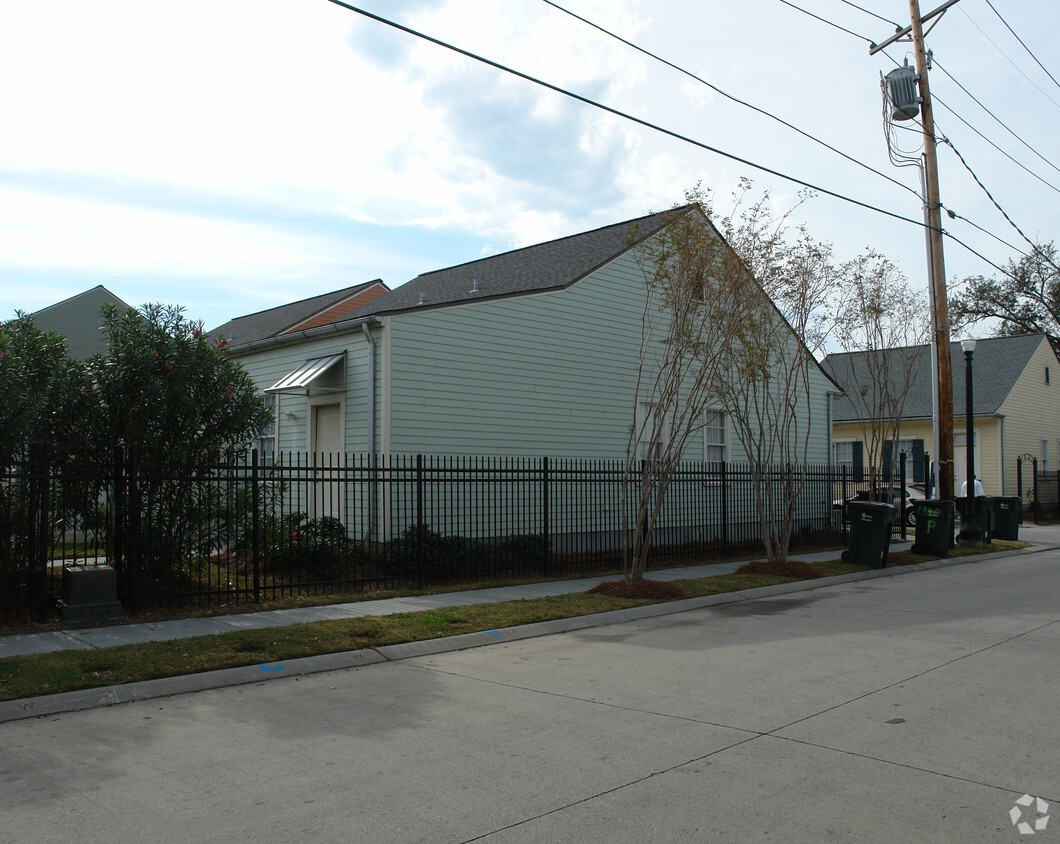 Building Photo - 1930 A Annunciation St