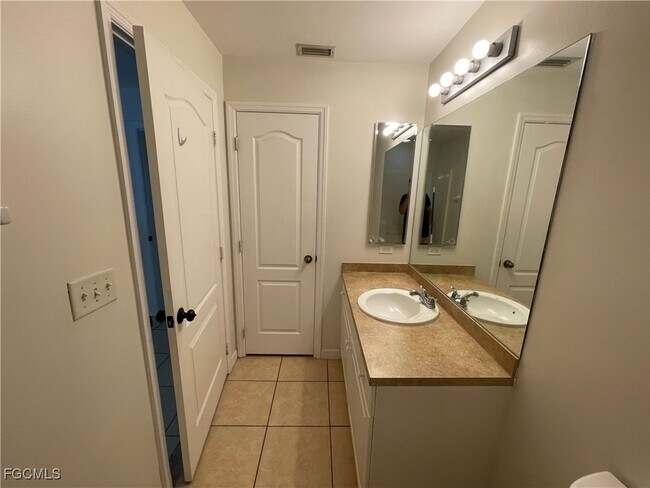 Foto del edificio - 2803 56th St W