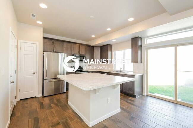 Building Photo - 3 Bedroom Pet-Friendly Home in Denver, CO with Main Street Renewal
