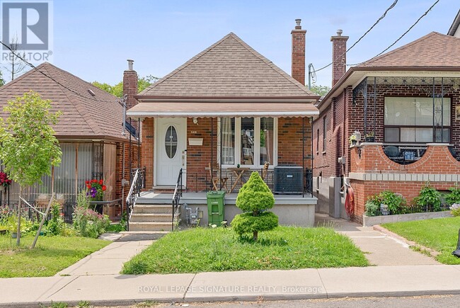 Building Photo - 502 Westmount Ave