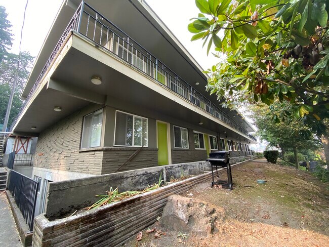 Building Photo - 13823 1st Ave S