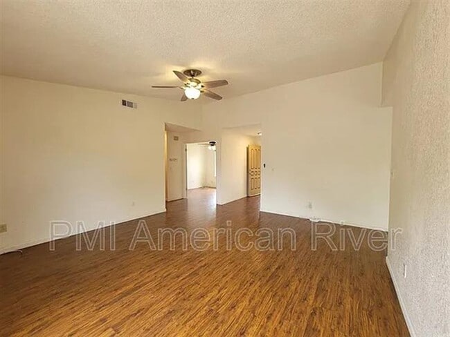 Building Photo - Adorable 3 Bed 2 Bath Home