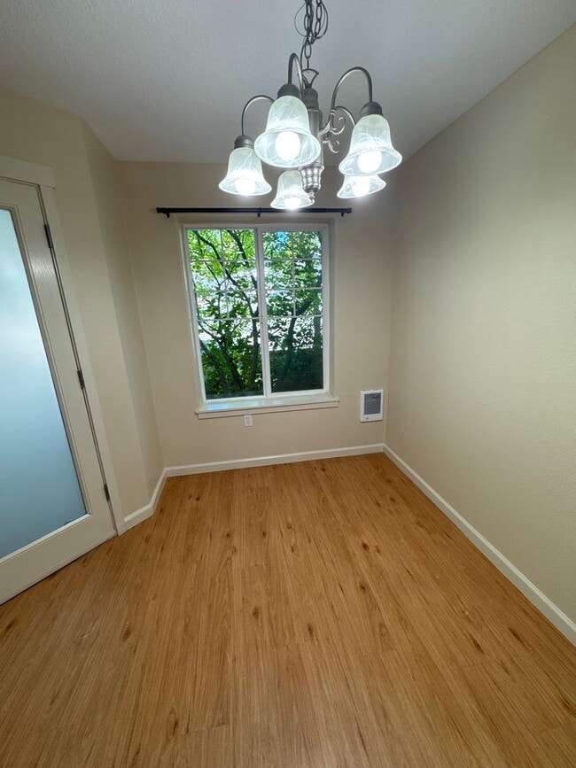 Building Photo - Beautiful 1 Bedroom 1 Bath Condo Located i...