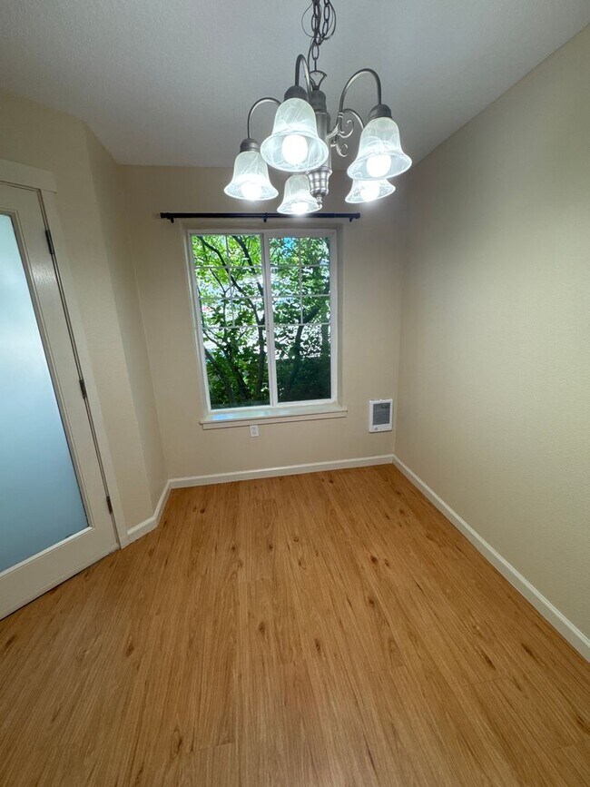 Foto del edificio - Beautiful 1 Bedroom 1 Bath Condo Located i...