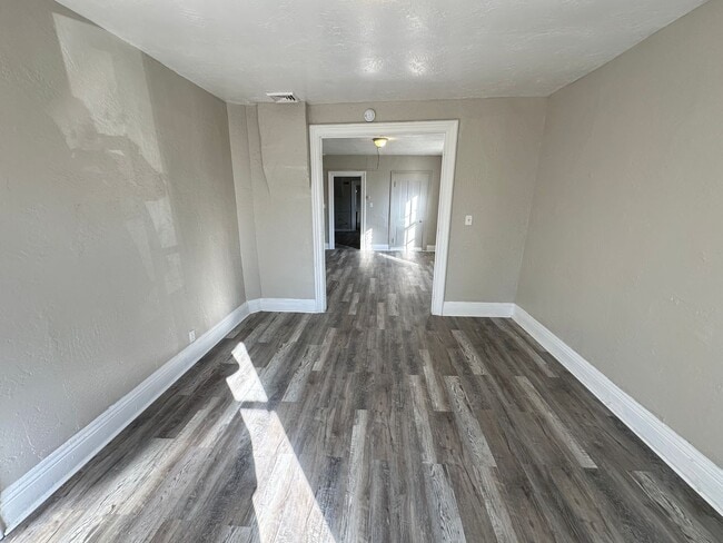 Building Photo - Spacious Single Family Home Ready for Rent in Great Neighborhood