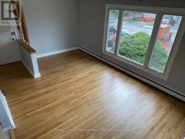 Photo du bâtiment - 321-321 Lavergne St