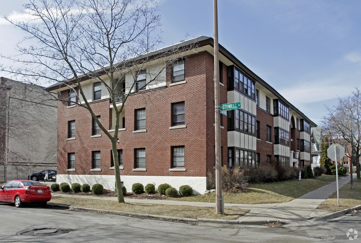 Primary Photo - Blackthorne Apartments