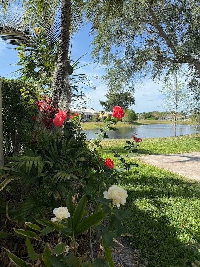 Foto del edificio - 2591 Country Golf Dr